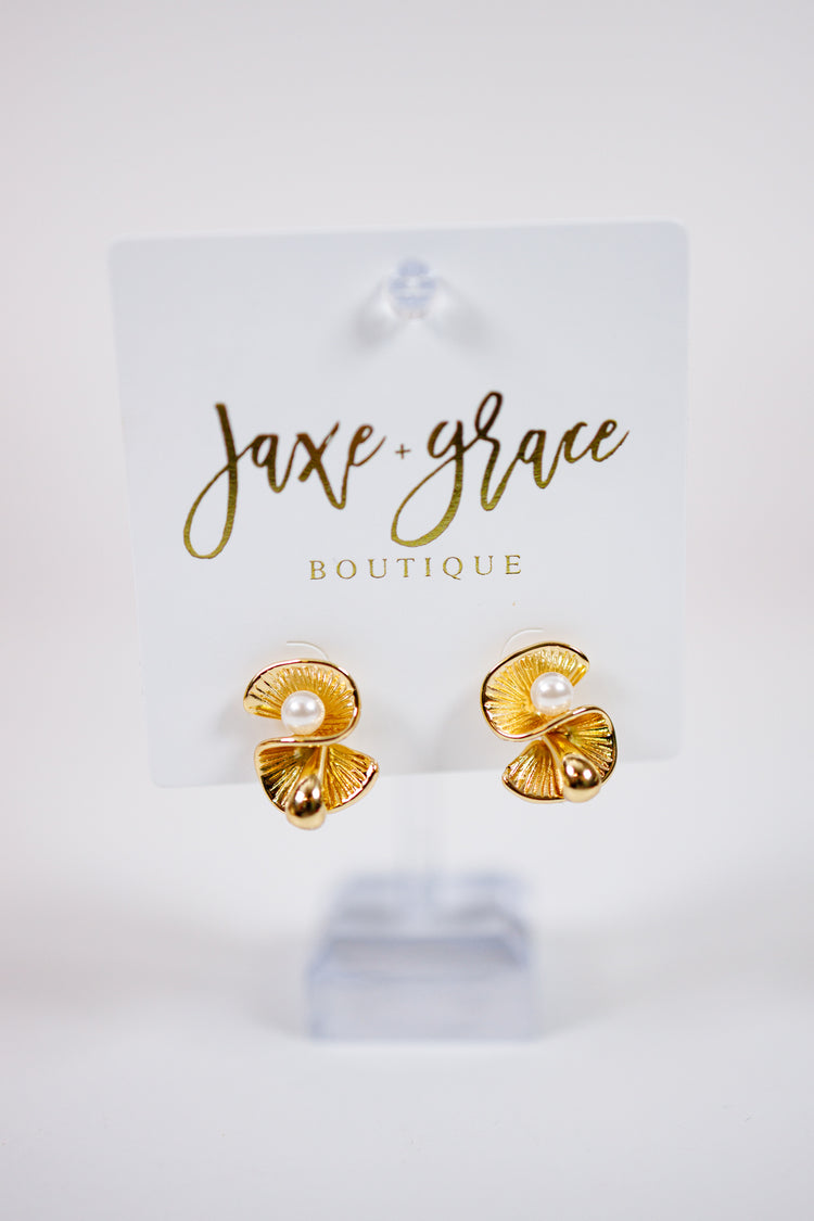 Vintage Inspired Ribbed Pearl Stud Earrings Jaxe + Grace Boutique