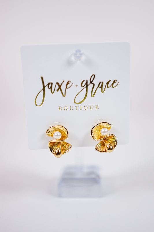 Vintage Inspired Ribbed Pearl Stud Earrings Jaxe + Grace Boutique
