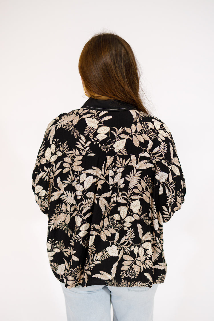 Black Trim Floral Embroider Top